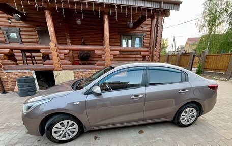KIA Rio IV, 2018 год, 1 075 000 рублей, 2 фотография