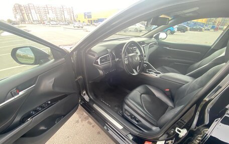 Toyota Camry, 2018 год, 2 650 000 рублей, 8 фотография