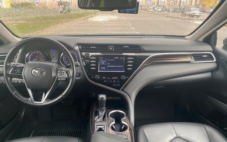 Toyota Camry, 2018 год, 2 650 000 рублей, 12 фотография
