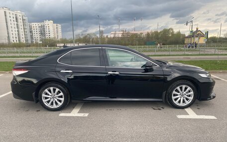 Toyota Camry, 2018 год, 2 650 000 рублей, 2 фотография