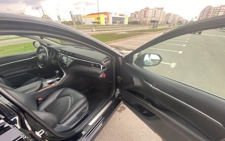 Toyota Camry, 2018 год, 2 650 000 рублей, 6 фотография