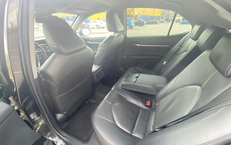 Toyota Camry, 2018 год, 2 650 000 рублей, 10 фотография
