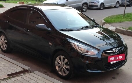 Hyundai Solaris II рестайлинг, 2012 год, 1 100 000 рублей, 2 фотография