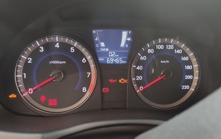 Hyundai Solaris II рестайлинг, 2012 год, 1 100 000 рублей, 5 фотография