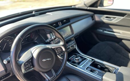 Jaguar XF II, 2019 год, 2 390 000 рублей, 19 фотография