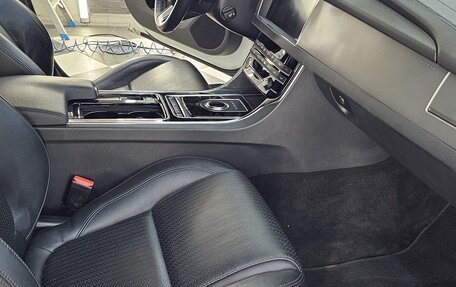 Jaguar XF II, 2019 год, 2 390 000 рублей, 38 фотография