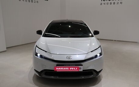 Toyota Prius IV XW50, 2024 год, 4 380 000 рублей, 2 фотография
