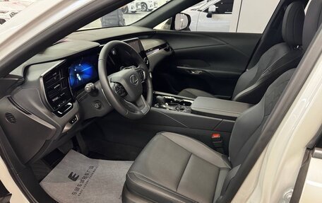 Lexus RX IV рестайлинг, 2024 год, 6 450 000 рублей, 6 фотография