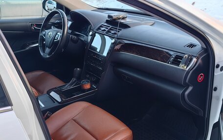 Toyota Camry, 2016 год, 2 600 000 рублей, 11 фотография