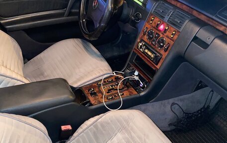 Mercedes-Benz E-Класс, 1999 год, 500 000 рублей, 3 фотография