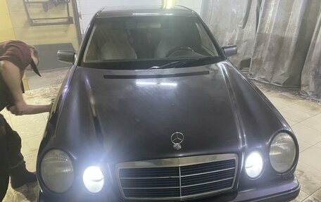 Mercedes-Benz E-Класс, 1999 год, 500 000 рублей, 2 фотография