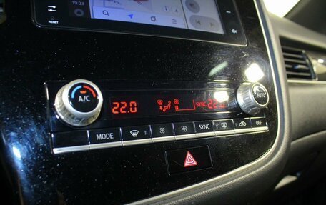 Mitsubishi Outlander III рестайлинг 3, 2021 год, 2 329 000 рублей, 13 фотография