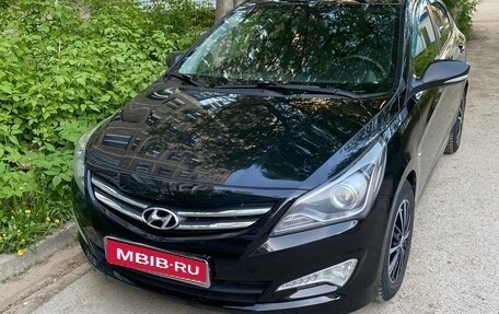 Hyundai Solaris II рестайлинг, 2016 год, 900 000 рублей, 1 фотография