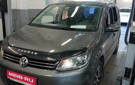Volkswagen Touran III, 2011 год, 785 000 рублей, 1 фотография