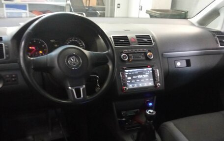 Volkswagen Touran III, 2011 год, 785 000 рублей, 5 фотография