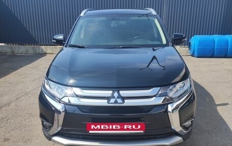 Mitsubishi Outlander III рестайлинг 3, 2016 год, 1 780 000 рублей, 2 фотография