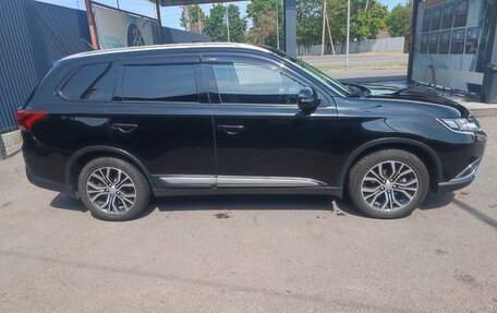 Mitsubishi Outlander III рестайлинг 3, 2016 год, 1 780 000 рублей, 4 фотография