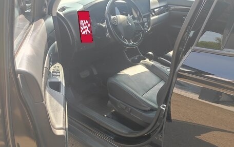 Mitsubishi Outlander III рестайлинг 3, 2016 год, 1 780 000 рублей, 8 фотография