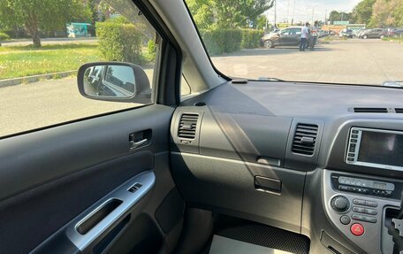 Toyota Wish II, 2003 год, 899 000 рублей, 17 фотография