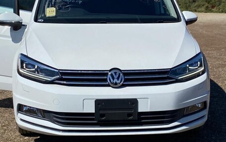 Volkswagen Touran III, 2017 год, 2 000 000 рублей, 1 фотография
