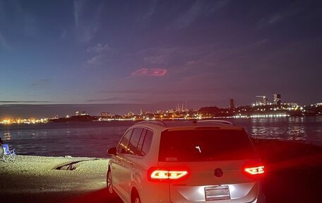 Volkswagen Touran III, 2017 год, 2 000 000 рублей, 3 фотография