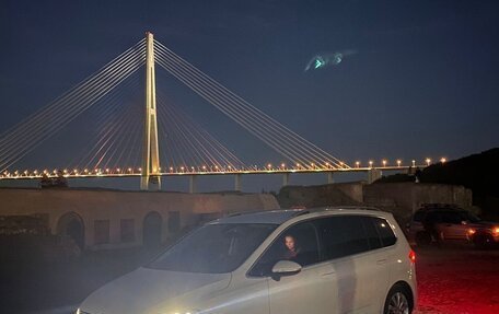 Volkswagen Touran III, 2017 год, 2 000 000 рублей, 2 фотография