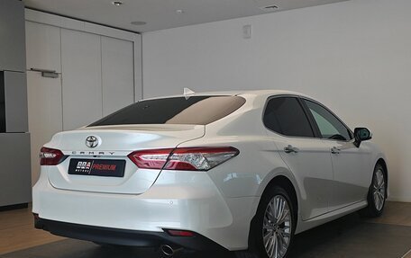 Toyota Camry, 2019 год, 2 990 000 рублей, 4 фотография