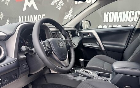 Toyota RAV4, 2017 год, 2 500 000 рублей, 11 фотография
