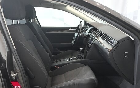 Volkswagen Passat B8 рестайлинг, 2017 год, 2 000 000 рублей, 11 фотография