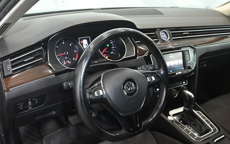 Volkswagen Passat B8 рестайлинг, 2017 год, 2 000 000 рублей, 16 фотография