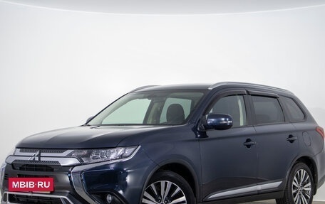 Mitsubishi Outlander III рестайлинг 3, 2019 год, 2 099 000 рублей, 2 фотография