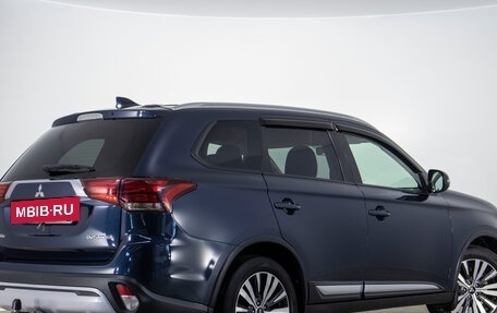 Mitsubishi Outlander III рестайлинг 3, 2019 год, 2 099 000 рублей, 3 фотография