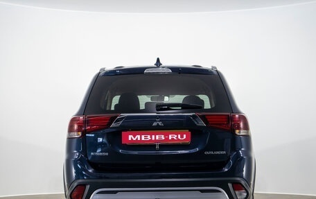 Mitsubishi Outlander III рестайлинг 3, 2019 год, 2 099 000 рублей, 4 фотография