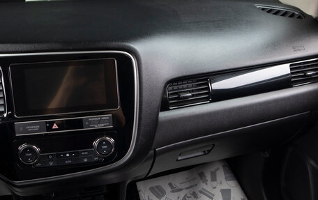 Mitsubishi Outlander III рестайлинг 3, 2019 год, 2 099 000 рублей, 11 фотография