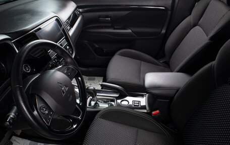 Mitsubishi Outlander III рестайлинг 3, 2019 год, 2 099 000 рублей, 14 фотография