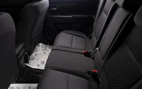 Mitsubishi Outlander III рестайлинг 3, 2019 год, 2 099 000 рублей, 18 фотография