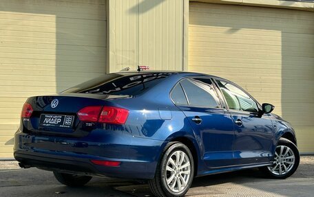 Volkswagen Jetta VI, 2011 год, 745 000 рублей, 2 фотография