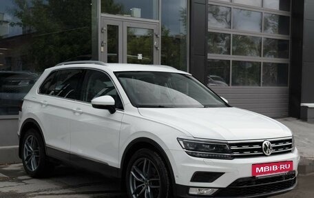 Volkswagen Tiguan II, 2017 год, 2 600 000 рублей, 3 фотография