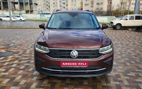Volkswagen Tiguan II, 2021 год, 2 300 000 рублей, 1 фотография