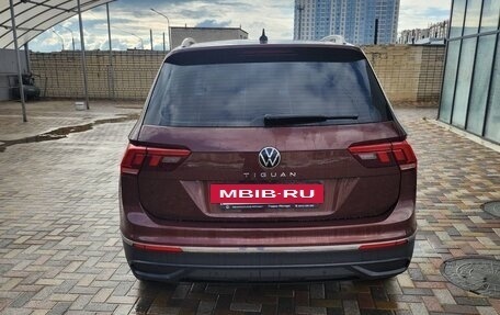Volkswagen Tiguan II, 2021 год, 2 300 000 рублей, 3 фотография