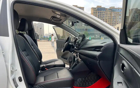 Toyota Yaris XP150 рестайлинг, 2021 год, 1 200 000 рублей, 12 фотография