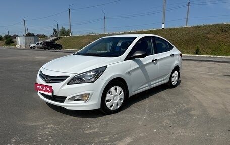 Hyundai Solaris II рестайлинг, 2015 год, 1 100 000 рублей, 2 фотография