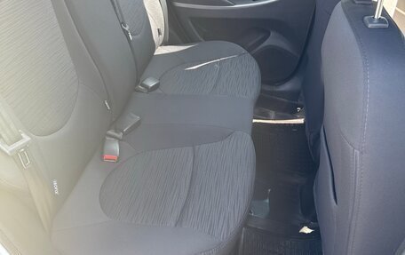 Hyundai Solaris II рестайлинг, 2015 год, 1 100 000 рублей, 15 фотография