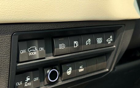 Toyota Sequoia, 2023 год, 24 000 000 рублей, 20 фотография
