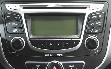 Hyundai Solaris II рестайлинг, 2012 год, 999 000 рублей, 16 фотография