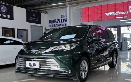 Toyota Sienna, 2022 год, 4 199 000 рублей, 1 фотография
