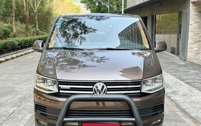 Volkswagen Caravelle T6 рестайлинг, 2017 год, 3 473 000 рублей, 1 фотография