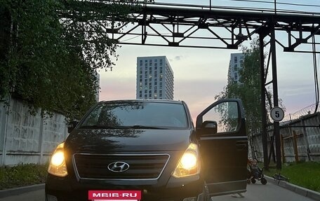 Hyundai Grand Starex Grand Starex I рестайлинг 2, 2016 год, 2 300 000 рублей, 9 фотография