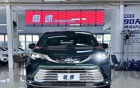 Toyota Sienna, 2022 год, 4 199 000 рублей, 2 фотография