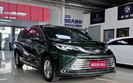 Toyota Sienna, 2022 год, 4 199 000 рублей, 3 фотография